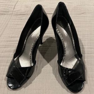 EUC Gianni Bini black peep toe pump size 8.5